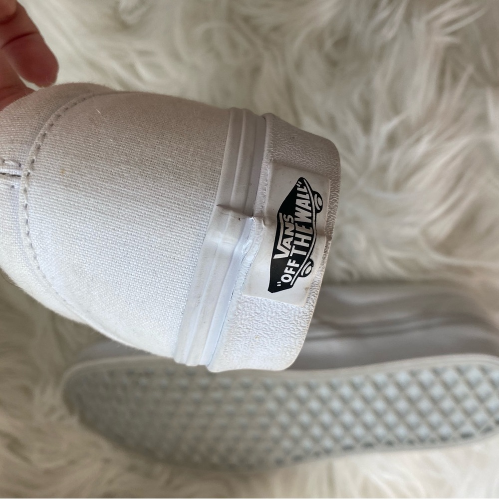 White vans women’s size 6. Only worn once before realizing they didn’t fit